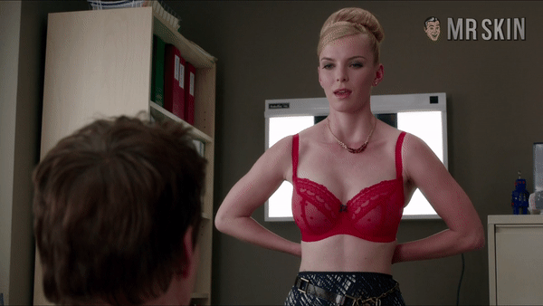 Betty gilpin 5b285b66 web